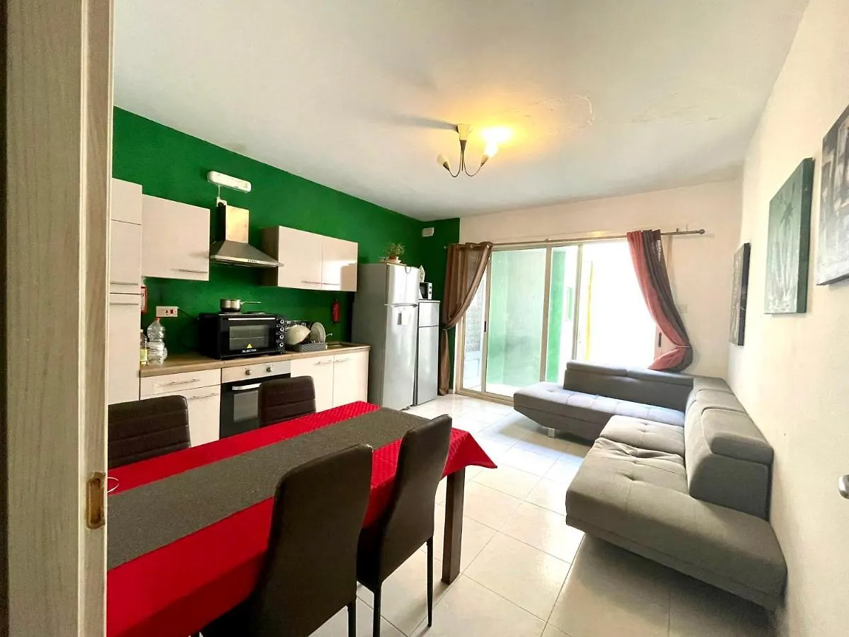 Room 4- Private Room With Ac Wifi And En-Suite Sliema